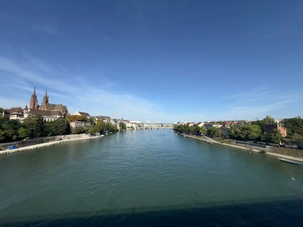 Blick über den Rhein und die Basler Altstadt